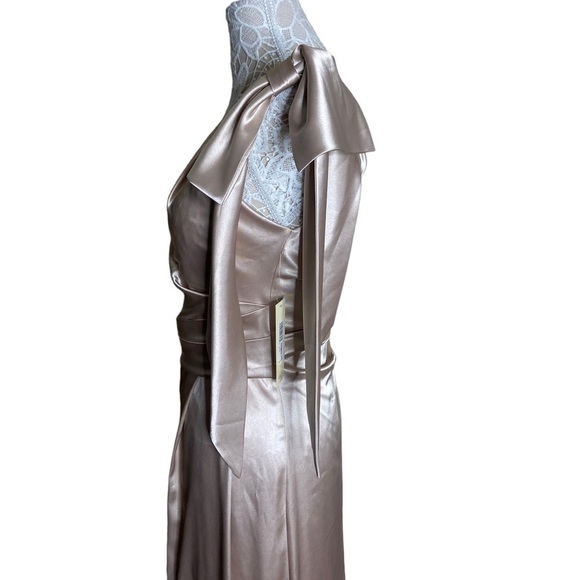 NWT Eliza J Rushed Sleeveless Satin Gown In Champagne Shoulder Bow wedding - Picture 4 of 9